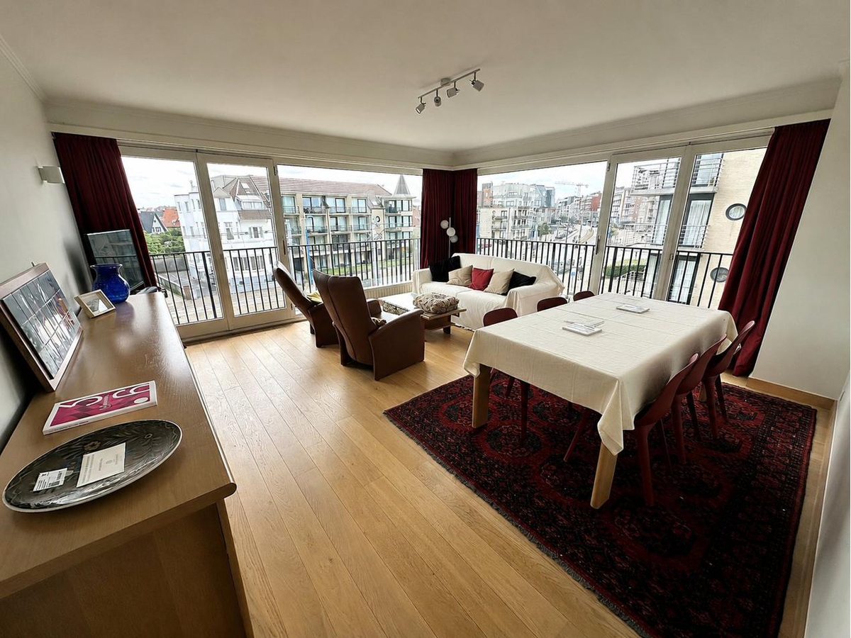 72 m² Apartment der Résidence Sparrow in Koksijde: helles Wohn- und Esszimmer