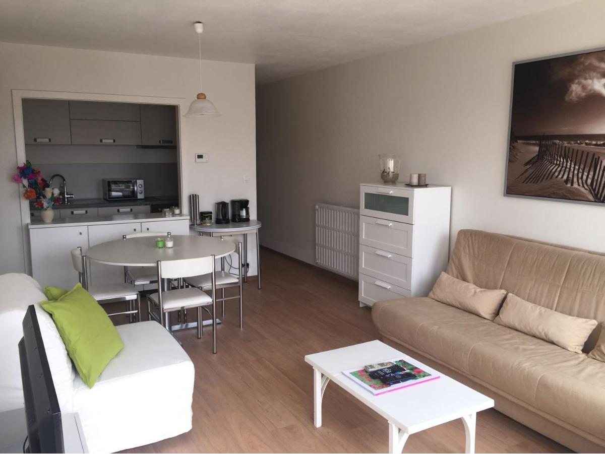 Studio der Résidence Sparrow in Koksijde: Wohnbereich, Essbereich und offene Küche